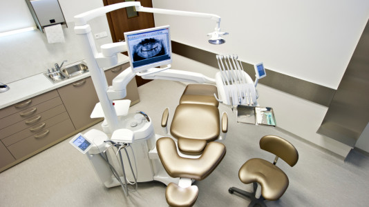 moderné vybavenie každej ambulancie Polohovateľné pohodlné kreslá v Schill Dental Clinic